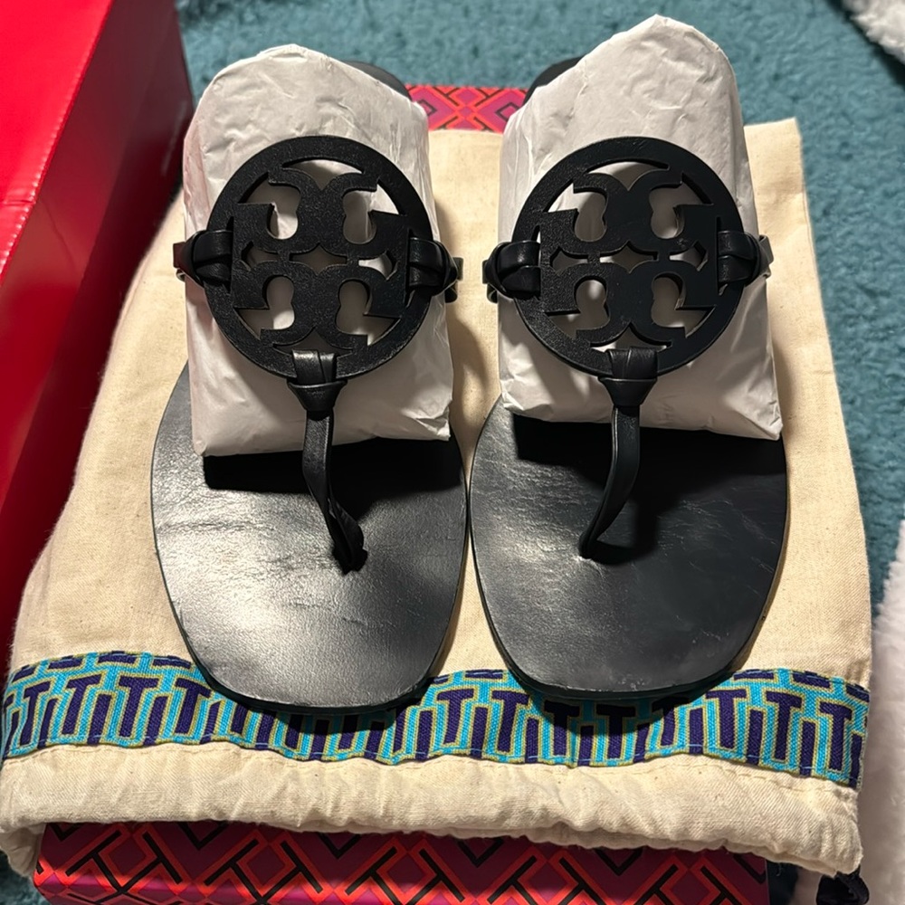 Tory Burch size 8 navy